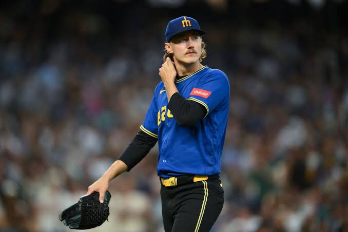 Mariners booed by home fans as late rally ends in yet another close, critical loss