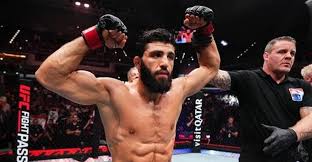 Tsarukyan And Covington Clash For RAF Crossover Title In Milwaukee