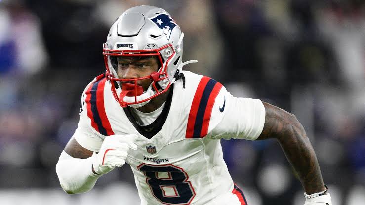 Stefon Diggs Debuts New Jersey Number with Commanders in Video from 1st Practice