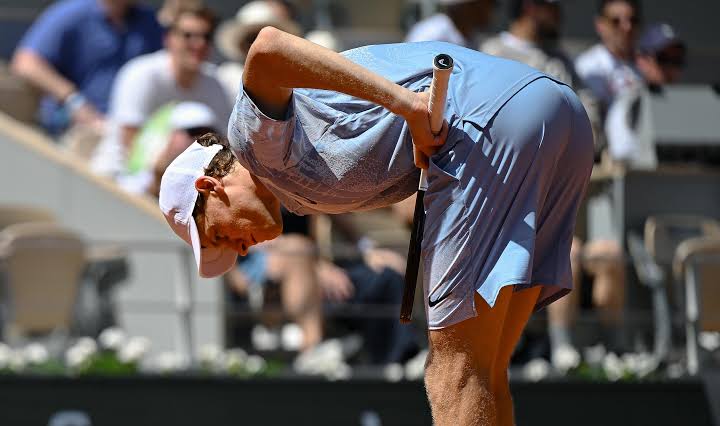Depleted Jannik Sinner loses from two sets and 5-1 up to Juan Manuel Cerundolo at Roland Garros