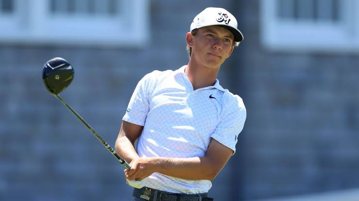 Miles Russell surprises dad with U.S. Open caddie swap on 18th hole