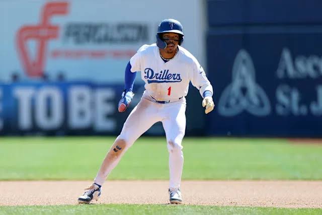 Dodgers prospect Kendall George may have sustained serious knee injury while avoiding team's bat dog