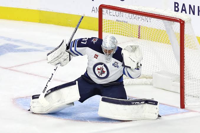 NHL Rumors: Hellebuyck to Avs, Larkin’s List, Mammoth Match Offer Sheet