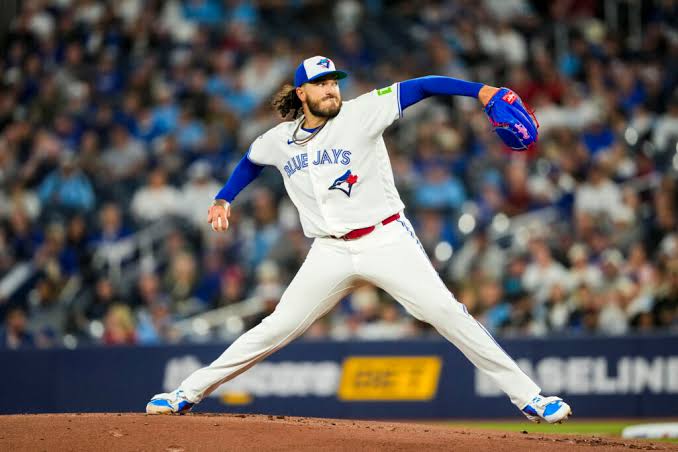 Cody Ponce Carted Off With Knee Discomfort