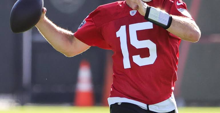 Raiders training camp: Cousins and Crosby sit out of team sessions
