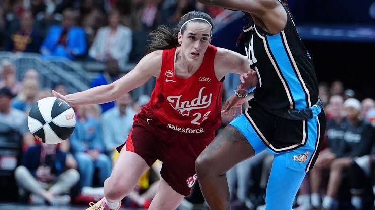 Fever's Clark vomits at half, recovers to score 17 vs. Dream