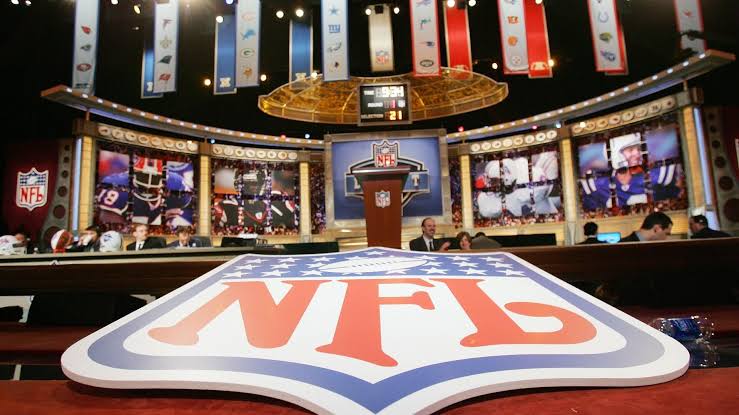 2026 NFL seven-round mock draft: Steelers, Jets, Cardinals among teams targeting QBs as 11 come off the board