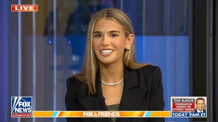 British Open TV blunder leaves golf fans fuming, Hooters Gianna hits the beach & Sophie Cunningham vs Big Tech