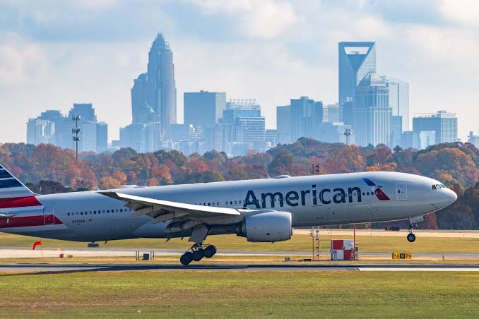 American Airlines issues statement after kicking Arman Tsarukyan off his flight to RAF 08