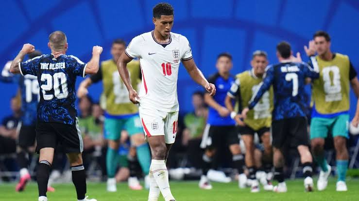 England midfielder Bellingham slaps Argentina's Barco on the head after World Cup semifinal exit