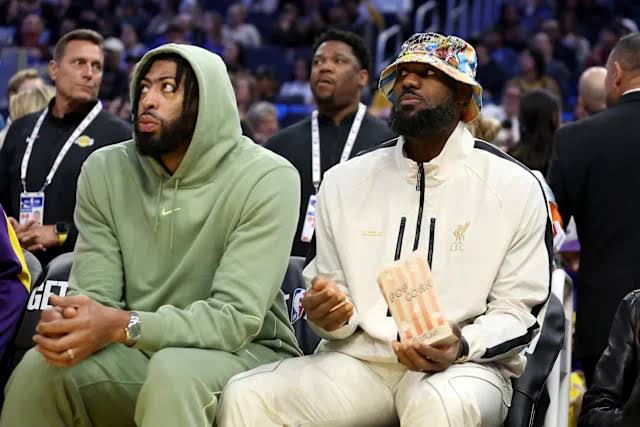 Warriors out of LeBron James sweepstakes after bailing on Anthony Davis trade, per report