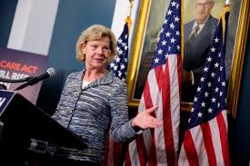 Senator Tammy Baldwin takes issue with Packers Thanksgiving Eve game on Netflix