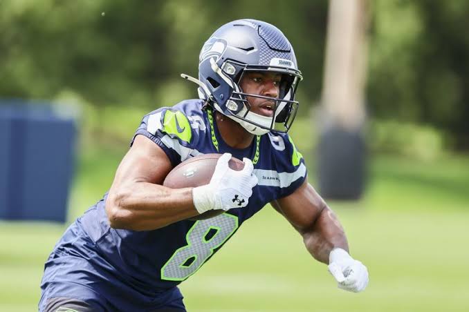 Seahawks back on field for first time since Super Bowl