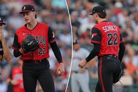 White Sox forced to remove starting pitcher in first inning after making bizarre mistake