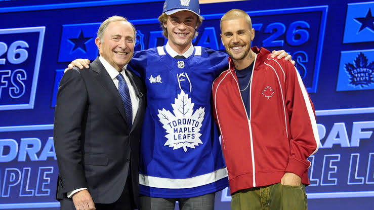Maple Leafs select Penn State forward Gavin McKenna with the No. 1 pick in NHL draft