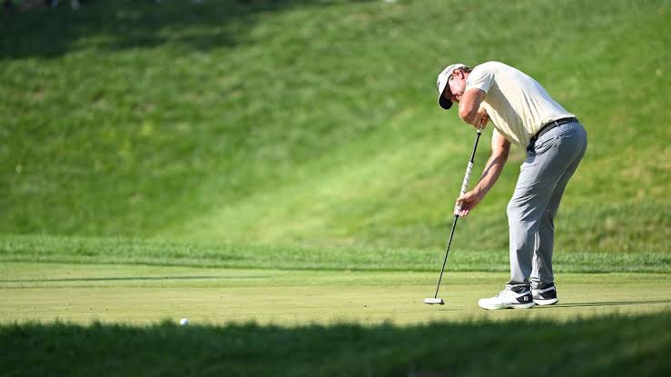 Lucas Glover: Took off shoes after complaints about metal spikes