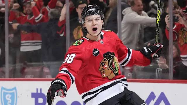 How the Flyers' offer sheet for Leo Carlsson can impact Connor Bedard's next Blackhawks contract