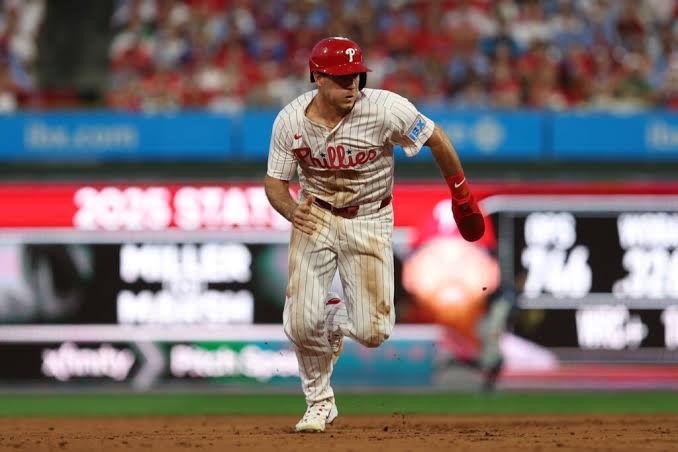 J.T. Realmuto, Justin Crawford explain how Phillies ran into two outs on bases in bizarre game-ending double play