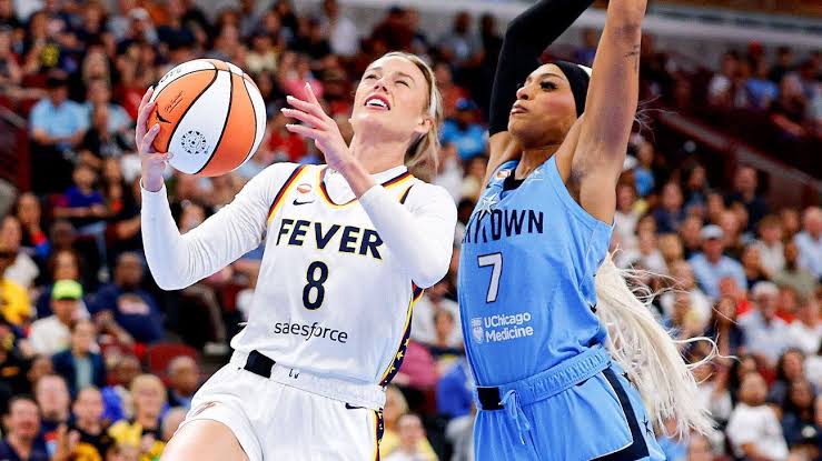 Sky's Carrington tossed after hard foul on Fever's Cunningham