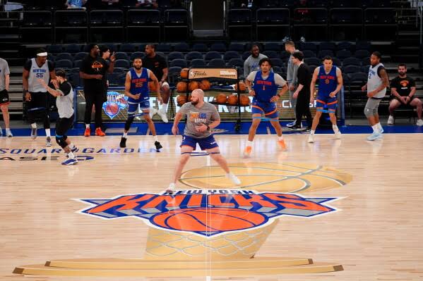 Knicks say the winning bid for 2 celebrity row seats for Game 3 of the NBA Finals is $1 million