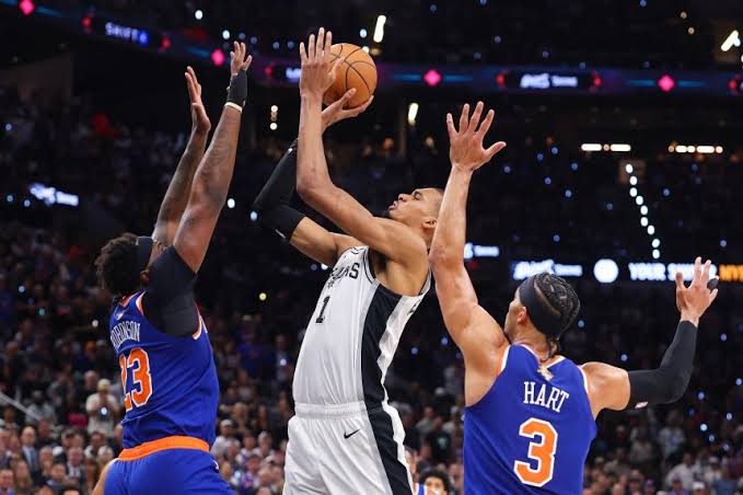 The Knicks trailing as they try to clinch their first NBA title in more than 50 years