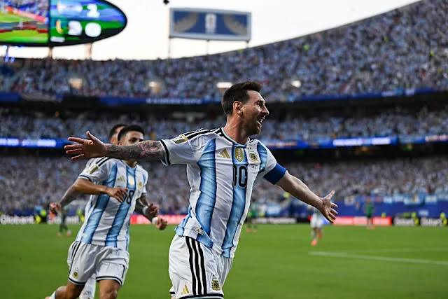 🤝 Messi joins Ronaldo's table with opening goal vs Algeria