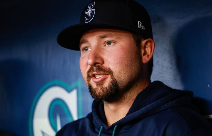 Mariners star catcher is back in Seattle. Here's why