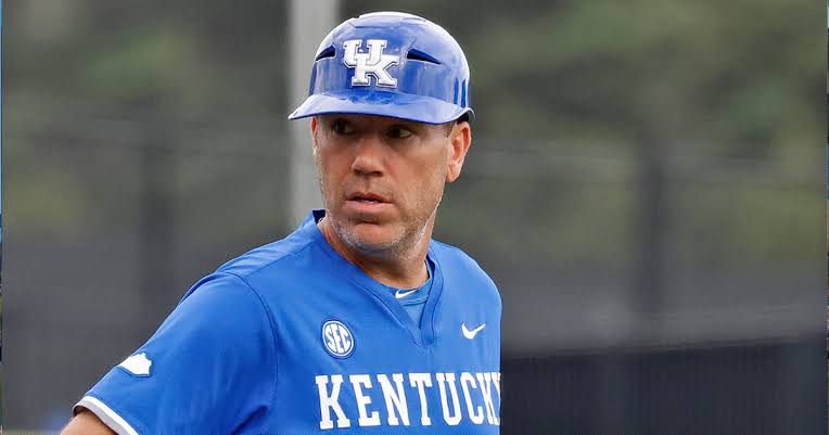West Virginia stuns Cats with five-run 9th to force Monday title game