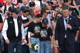 Kyle Busch receives tributes at Indianapolis 500, Coca-Cola 600