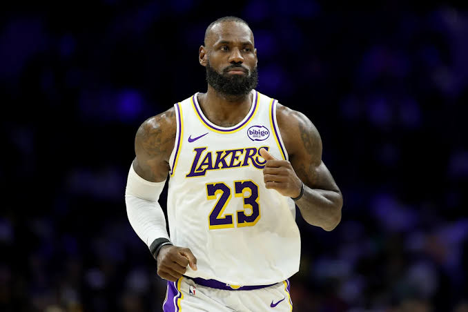 LeBron James reportedly taking 76ers' pitch 'really seriously;' Bob Myers says Philly gives him 'best chance to win'