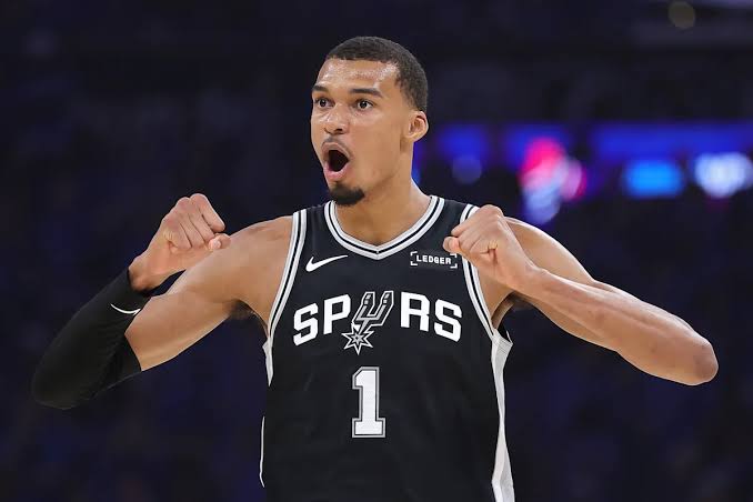 Spurs star Victor Wembanyama throws down wild dunk through both Shai Gilgeous-Alexander and Chet Holmgren early in Game 1 win