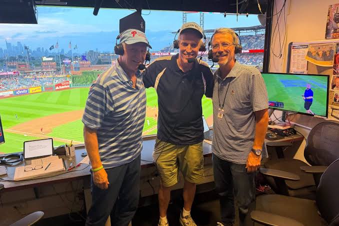 A retiree won an auction to join the Phillies’ radio booth — and crushed it - The Athletic