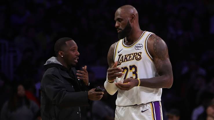 Teams sending recruiting voice notes to LeBron James via Rich Paul