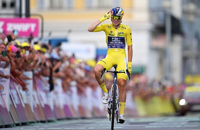 As it happened: The favourites take control in final stage of the Tour de France Femmes