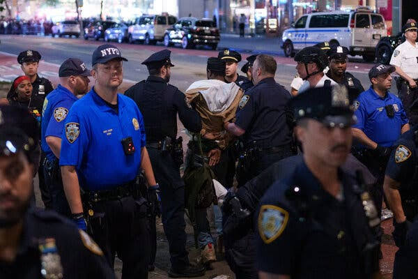 8 Arrested After Ruckus Near Knicks Watch Party at Bryant Park