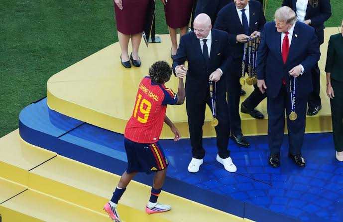 Boos as Trump and Infantino enter the field for World Cup trophy ceremony