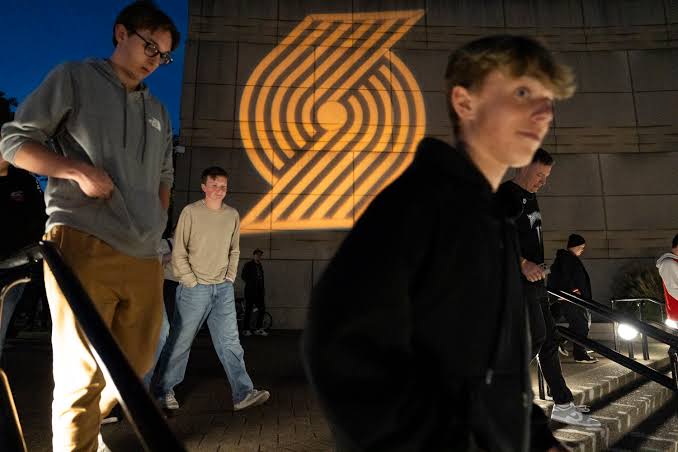 Portland City Council gets an earful as it contemplates Moda Center deal