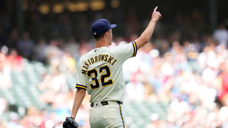 Miz raises bar for 100+ mph pitches: 'That's what I do, I throw hard'