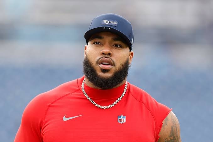 NFL All-Pro kicked out of practice for throwing punch
