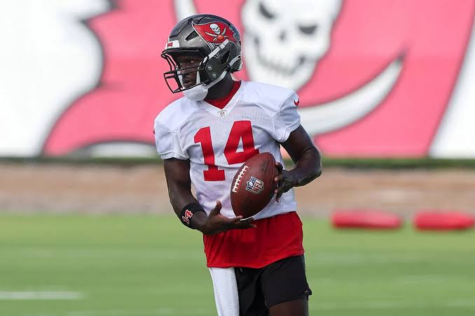 Bucs Camp Studs And Duds: 8/9