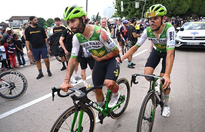 Multiple riders crash in high-speed, domino-effect sprint incident on Tour de France stage 12