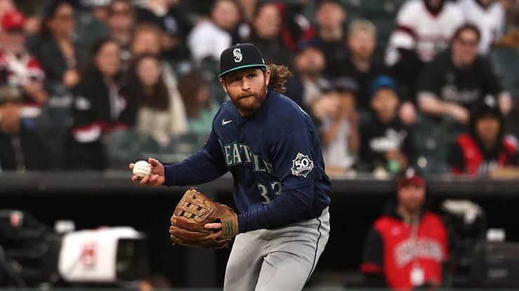 GM details Mariners’ concern with Brendan Donovan’s injury