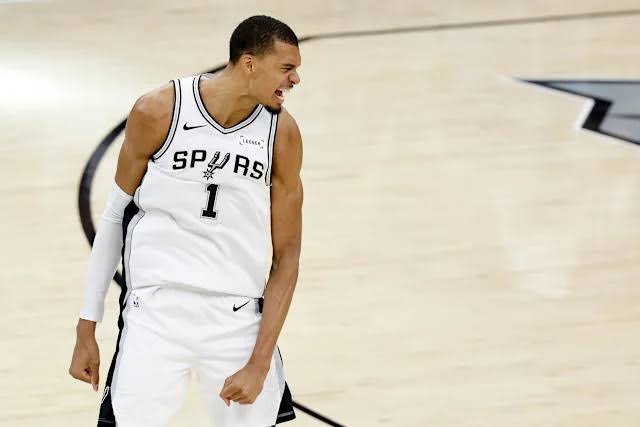 Spurs-Thunder: Victor Wembanyama beats buzzer with half-court shot, capping dominant first half