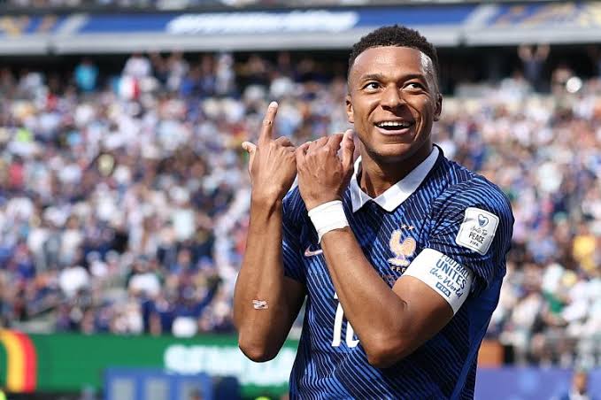Which France and World Cup records did Mbappe break against Senegal?
