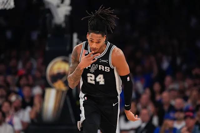 NBA Finals: Spurs hit record 14 3-pointers in dominant first half vs. Knicks in Game 4