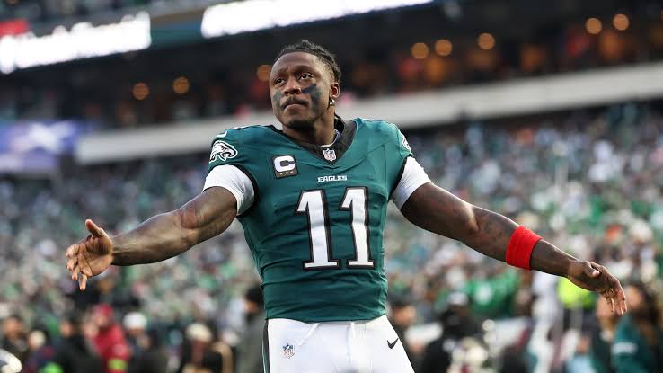 A.J. Brown shares message with Eagles fans after being traded to Patriots