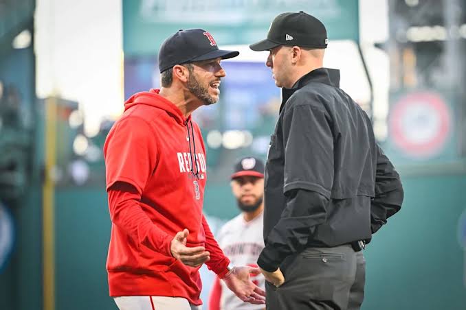 Red Sox Benefit From Bizarre 2-Out Mix-Up to Score a Run Against Toronto Blue Jays