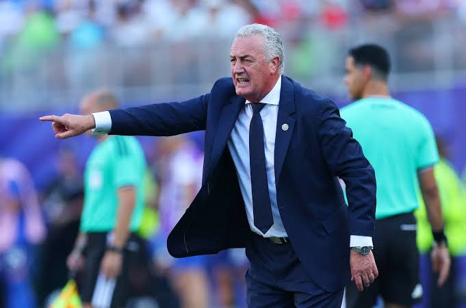 No complaints but open wounds for Paraguay coach