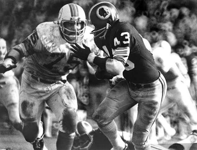 Manny Fernandez, defensive lineman on perfect 1972 Dolphins team, dead at 79
