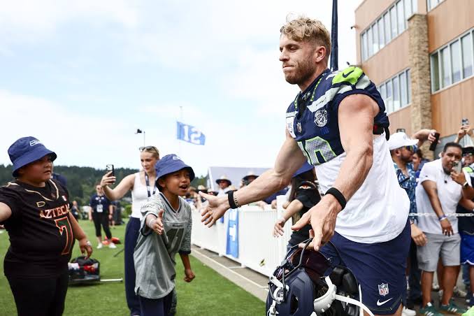 What happened as Seahawks put pads on for first time since Super Bowl